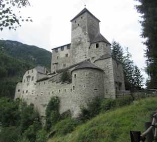Burg von aussen