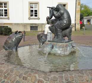 Ansichten des Wurstträgerbrunnens in Versmold