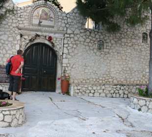 Vor dem Kloster Panagia