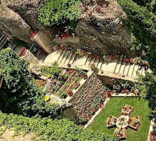 Kreuzgarten im Kloster der heiligen Barbara