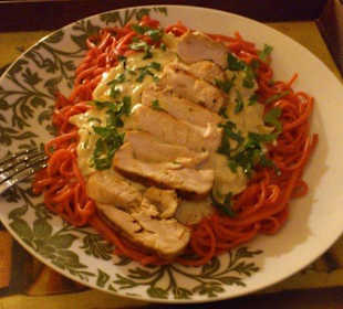 Tagliatelle z kurczakiem sos serowo szpinakowy