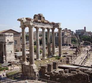 Saturntempel mit den bogen des Septimius Serverus