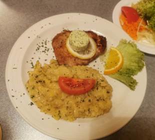 Putenschnitzel, Kartoffelsalat, Salatteller, 13,50