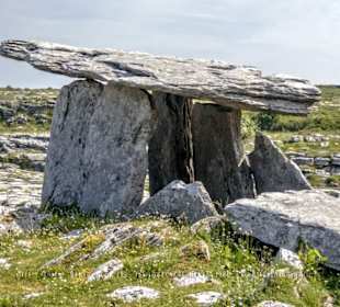 Paulnabrone Portal Tomb / Poulnabrone Dolmen