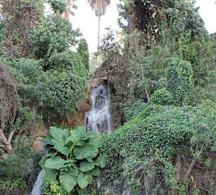 Wasserfall beim Eingang