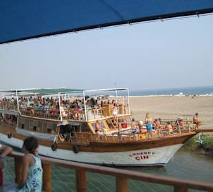 Nochmal ein Ausflugsboot