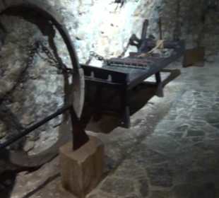 Keller - Gefängnis + Folterkammer