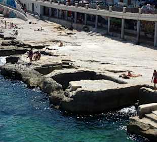 Felsstrand mit Bademöglichkeit in direkter Nähe