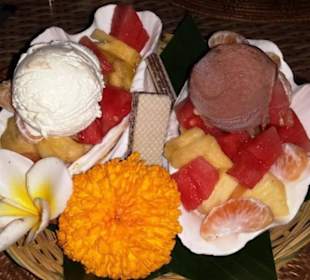 Fruitsalad with Icecream