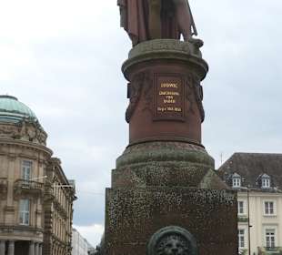 Bei einem Stadtrundgang durch Karlsruhe