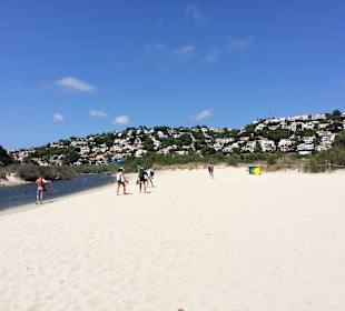 Platges Son Bou mit Blick auf Villengegend