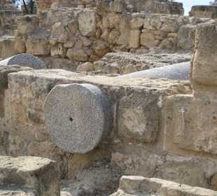 Saranda Kolones: "Säulenverarbeitung"