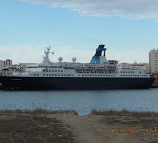Quest for Adenture im Hafen von Portimao