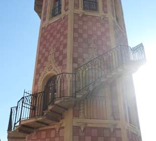 Der achteckige, ca. 18 m hohe Torre Belvedere