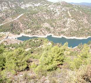 Einer der 130 Stauseen im Gebirge