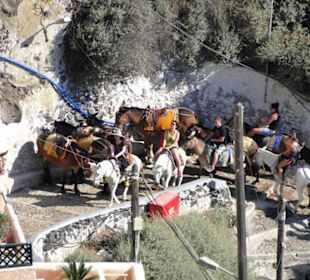 Fira. Droga do starego portu.