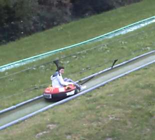 Aufzug zur Reifenrutsche