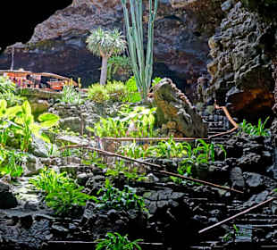 Zuerst geht es hinab