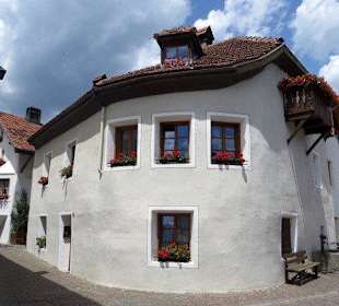 Eckhaus zwischen 2 Strassen