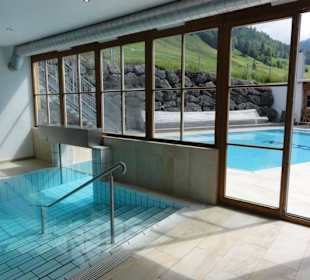 Eingang zum Außenpool