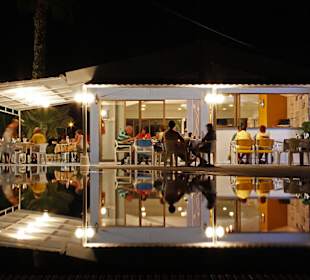 Die Taverne am Abend