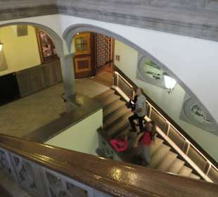 Die Treppen hoch in die Gasträume