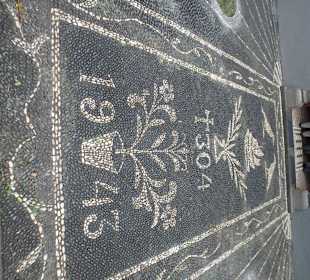 Mosaik vor dem Kircheneingang