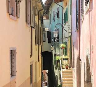 Die Gasse in drei Aufnahmen 3