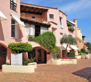 Rundgang durch die Einkaufspassage Piazetta