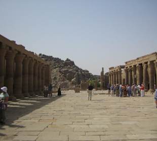 Der große Platz vor dem Tempel.
