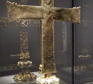 Das Lotharkreuz in der Domschatzkammer