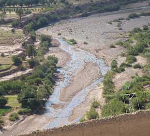 Fast trockenes Flußbett