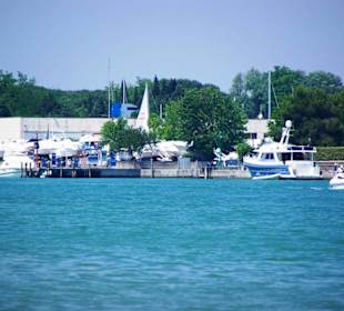 Der Yachthafen Bibi mit Schiffe