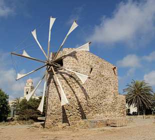 Alte Windmühle vor Moni Toplou