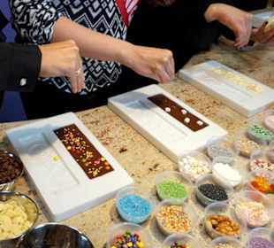 Tafelgießen in der PETERS SchokoWelt