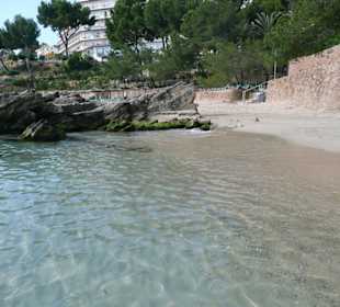 Am Strand von Cala Fornells