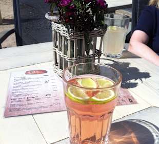 Rhabarbersaftschorle