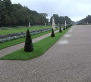 Großes Parterre mit Wasserfontäne