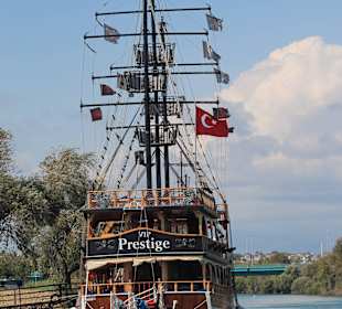 Piratenpartyschiff "VIP Prestige"