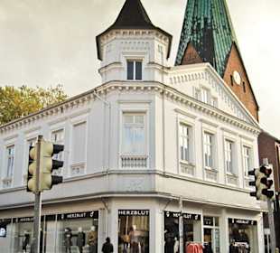 Магазины в центре на любой вкус.