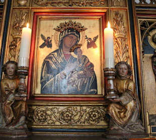 Altar Deteil gekrönte Maria