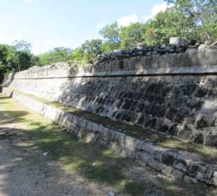 Spaziergang auf dem Ruinengelände