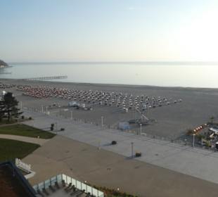 Blick von unserem Hotelzimmer zur Strandpromenade