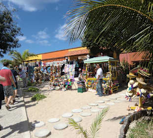 Eine von vielen Buden, mit Krims Kram