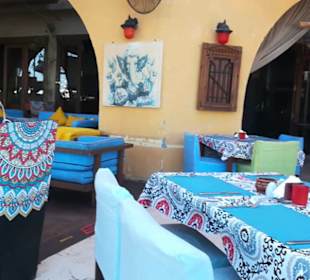 Eines von mehreren Restaurants am hafen