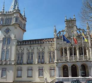 In der Altstadt von Sintra, vorbei am Rathaus