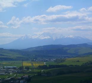 Vyhlad z hradu na Tatry