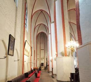 Blick in das linke Seitenschiff