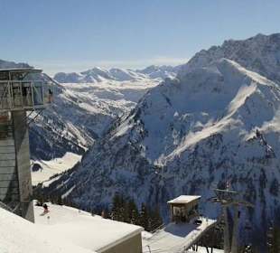 Panorama Aufzug und Bergstation Doppelsessellift