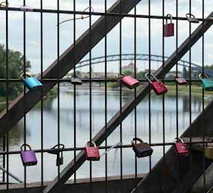Liebesschlösser an der Hubbrücke